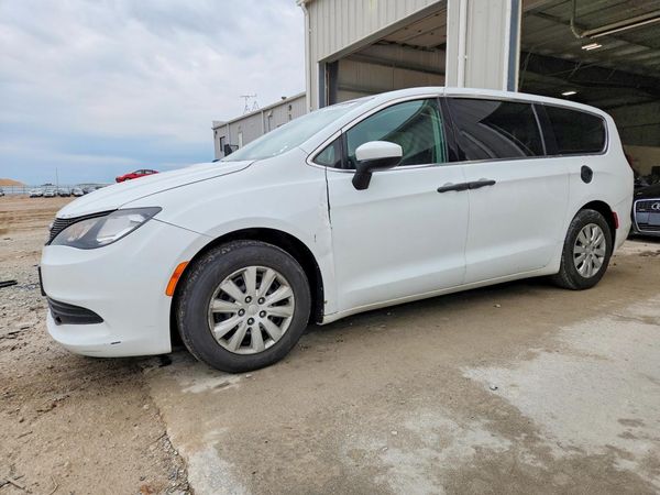 2019 CHRYSLER PACIFICA — DSFA — Front 3/4