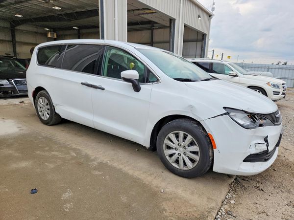 2019 CHRYSLER PACIFICA L — Passenger 3/4