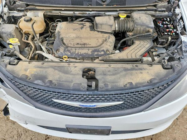 2019 CHRYSLER PACIFICA L — Engine bay
