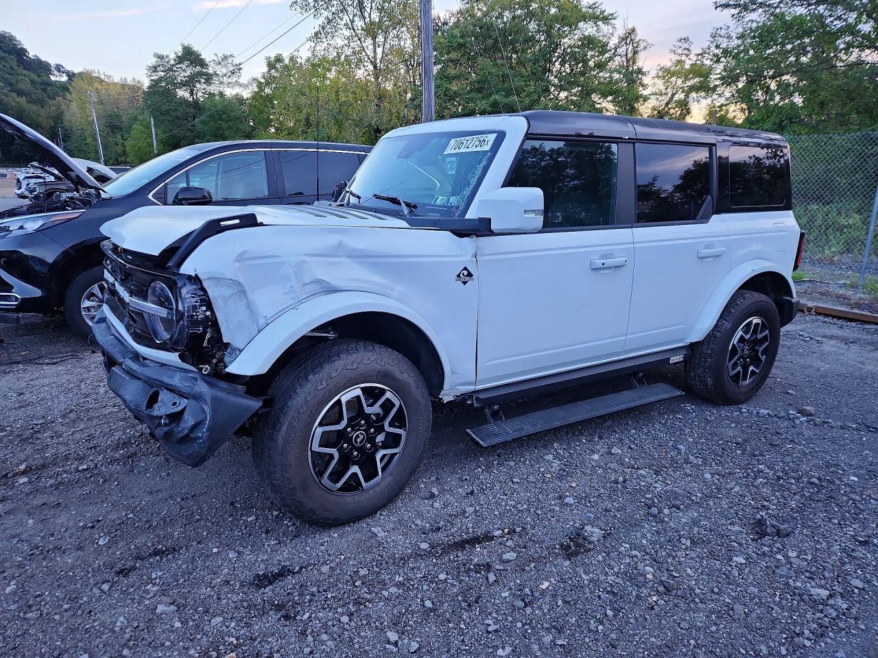 2024 FORD BRONCO Outer Banks — Front 3/4