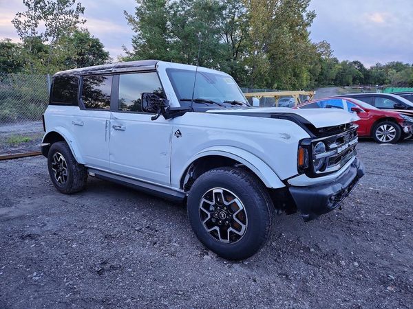 2024 FORD BRONCO Outer Banks — Passenger 3/4