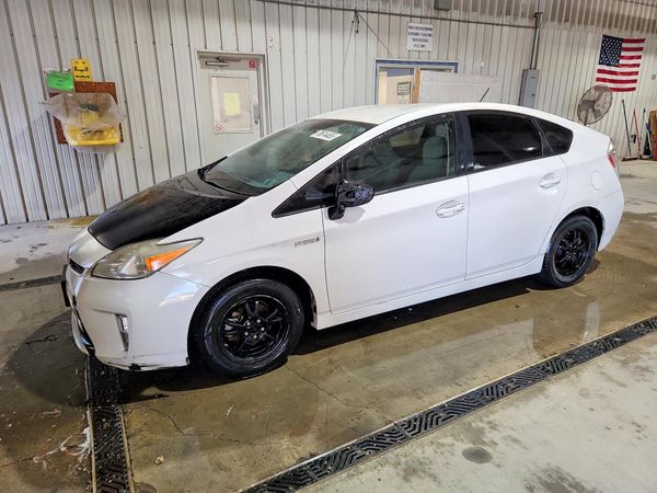 2012 TOYOTA PRIUS — Front 3/4