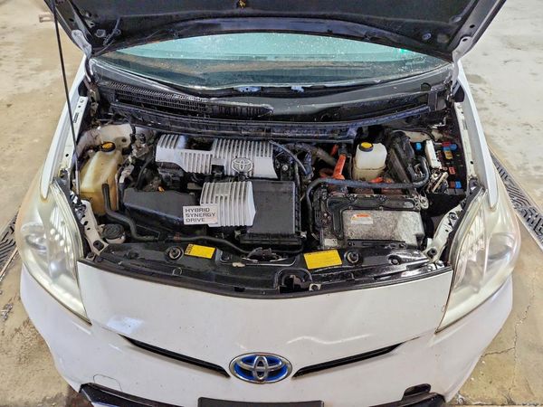 2012 TOYOTA PRIUS — Engine bay