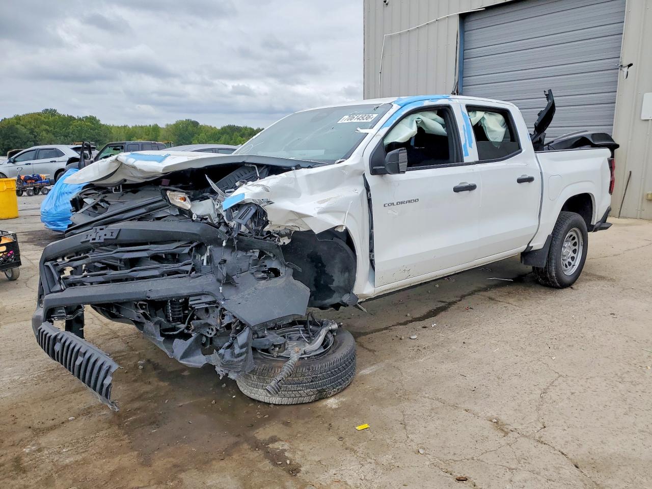 2026 CHEVROLET COLORADO Work Truck — Front 3/4