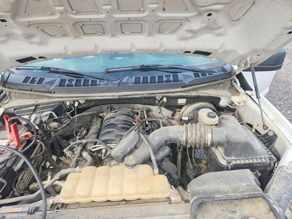 2019 FORD F150 — Engine bay