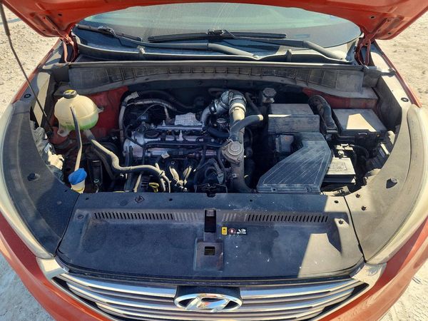 2016 HYUNDAI TUCSON — Engine bay