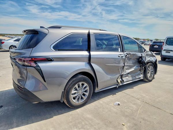 2026 TOYOTA SIENNA XLE — PSRA