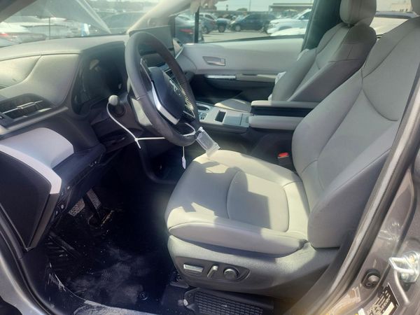 2026 TOYOTA SIENNA XLE — DENT