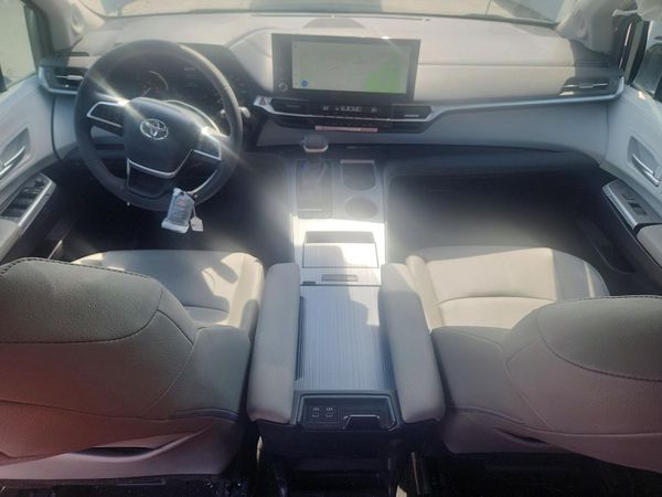 2026 TOYOTA SIENNA XLE — CKPT
