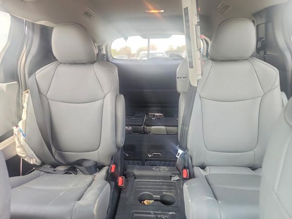 2026 TOYOTA SIENNA XLE — SUVN