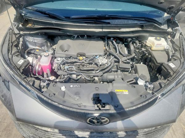 2026 TOYOTA SIENNA XLE — Engine bay