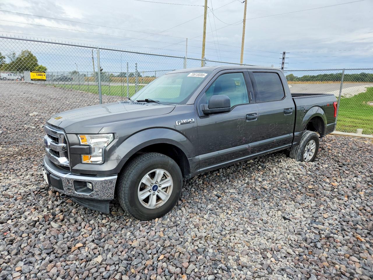 2017 FORD F150 SuperCrew — Front 3/4