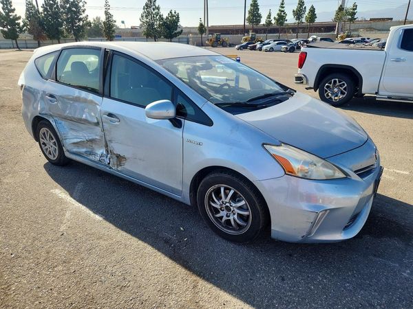 2013 TOYOTA PRIUS — Passenger 3/4