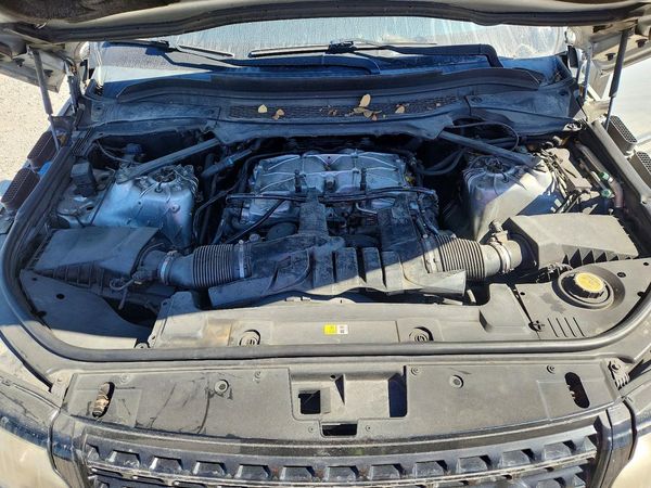 2015 LAND ROVER RANGEROVER HSE — Engine bay