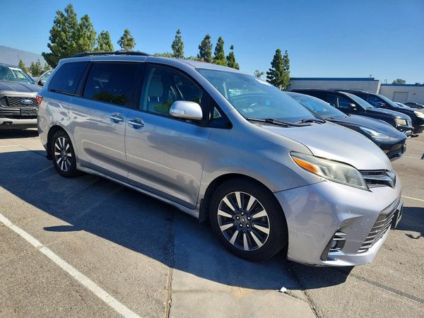 2018 TOYOTA SIENNA — Passenger 3/4