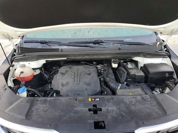 2022 KIA CARNIVAL SX, SX Prestige — Engine bay