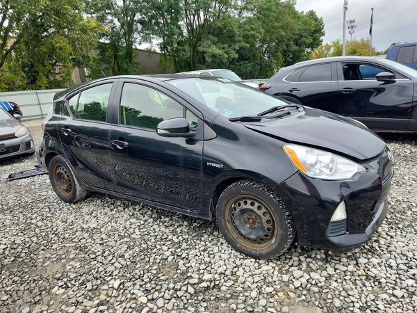 2012 TOYOTA PRIUS — Passenger 3/4