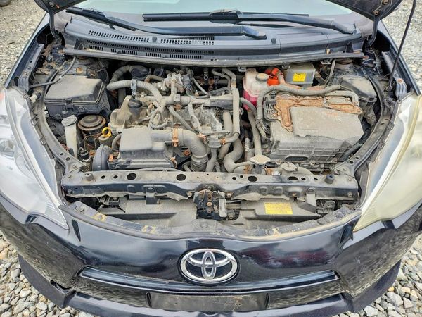 2012 TOYOTA PRIUS — Engine bay