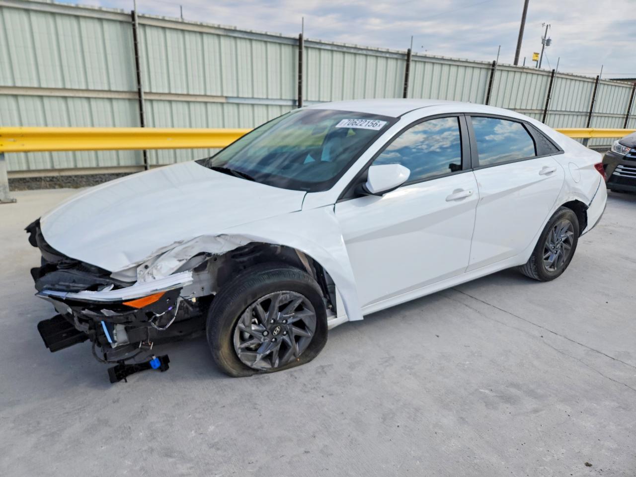 2024 HYUNDAI ELANTRA SEL — Front 3/4