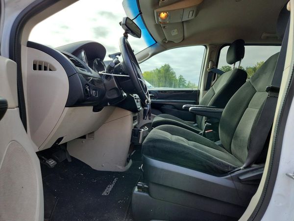 2015 DODGE GRAND CARAVAN — DENT