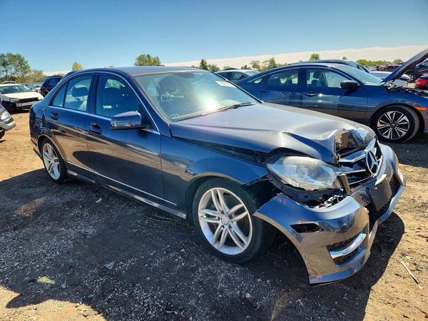 2014 MERCEDES-BENZ C C300 4 MATIC — Passenger 3/4