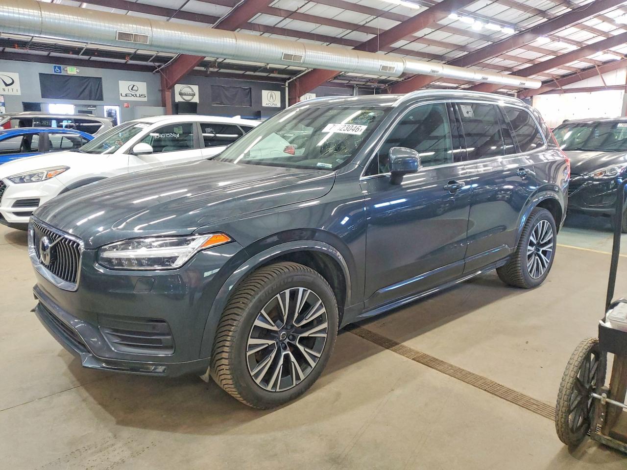 2022 VOLVO XC90 — Front 3/4