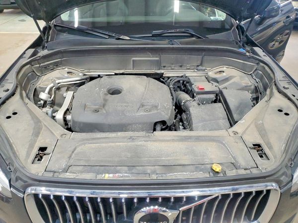 2022 VOLVO XC90 — Engine bay