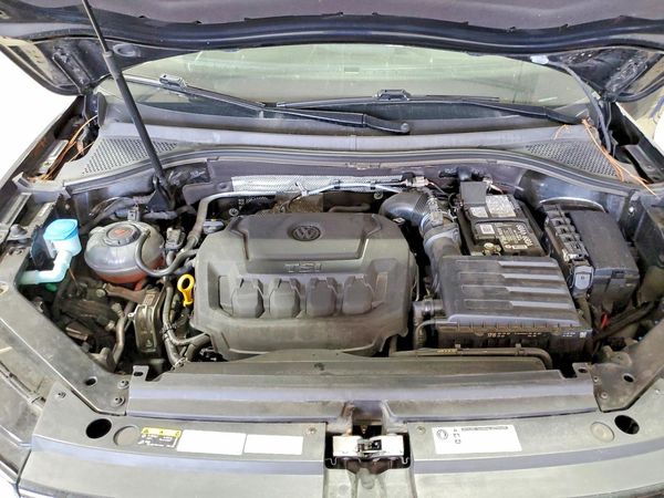 2019 VOLKSWAGEN TIGUAN — Engine bay