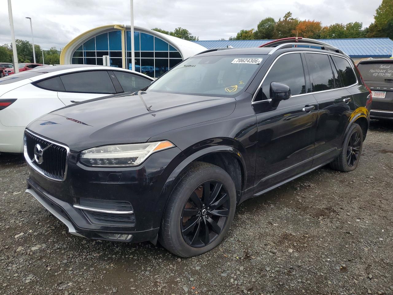 2016 VOLVO XC90 — Front 3/4