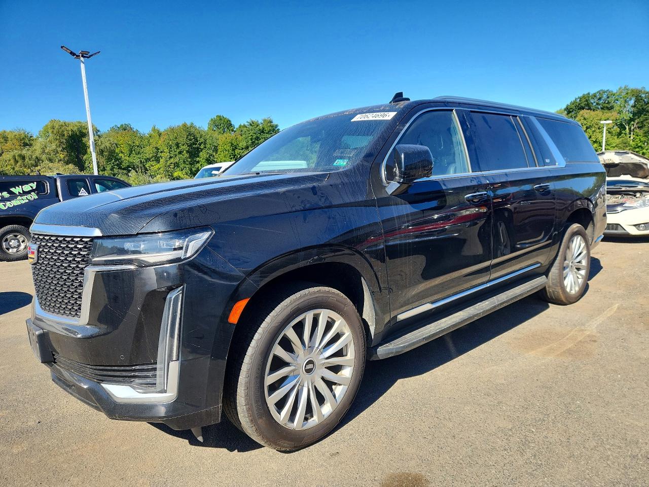 2024 CADILLAC ESCALADE Luxury — Front 3/4