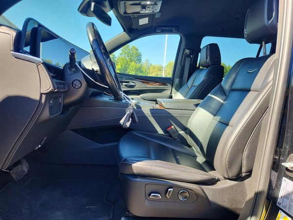 2024 CADILLAC ESCALADE Luxury — DENT