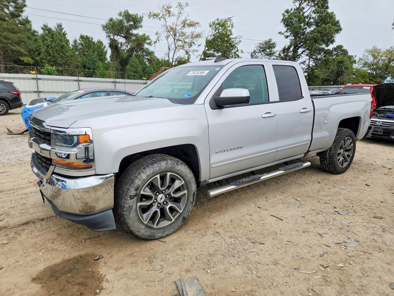 2018 CHEVROLET SILVERADO LT — Front 3/4