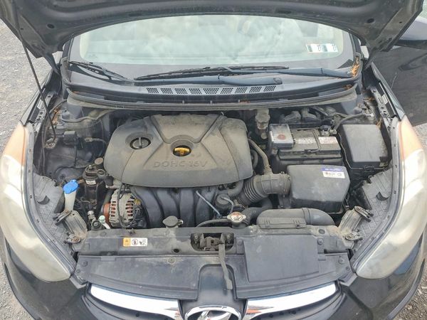 2012 HYUNDAI ELANTRA GLS(Middle grade) — Engine bay