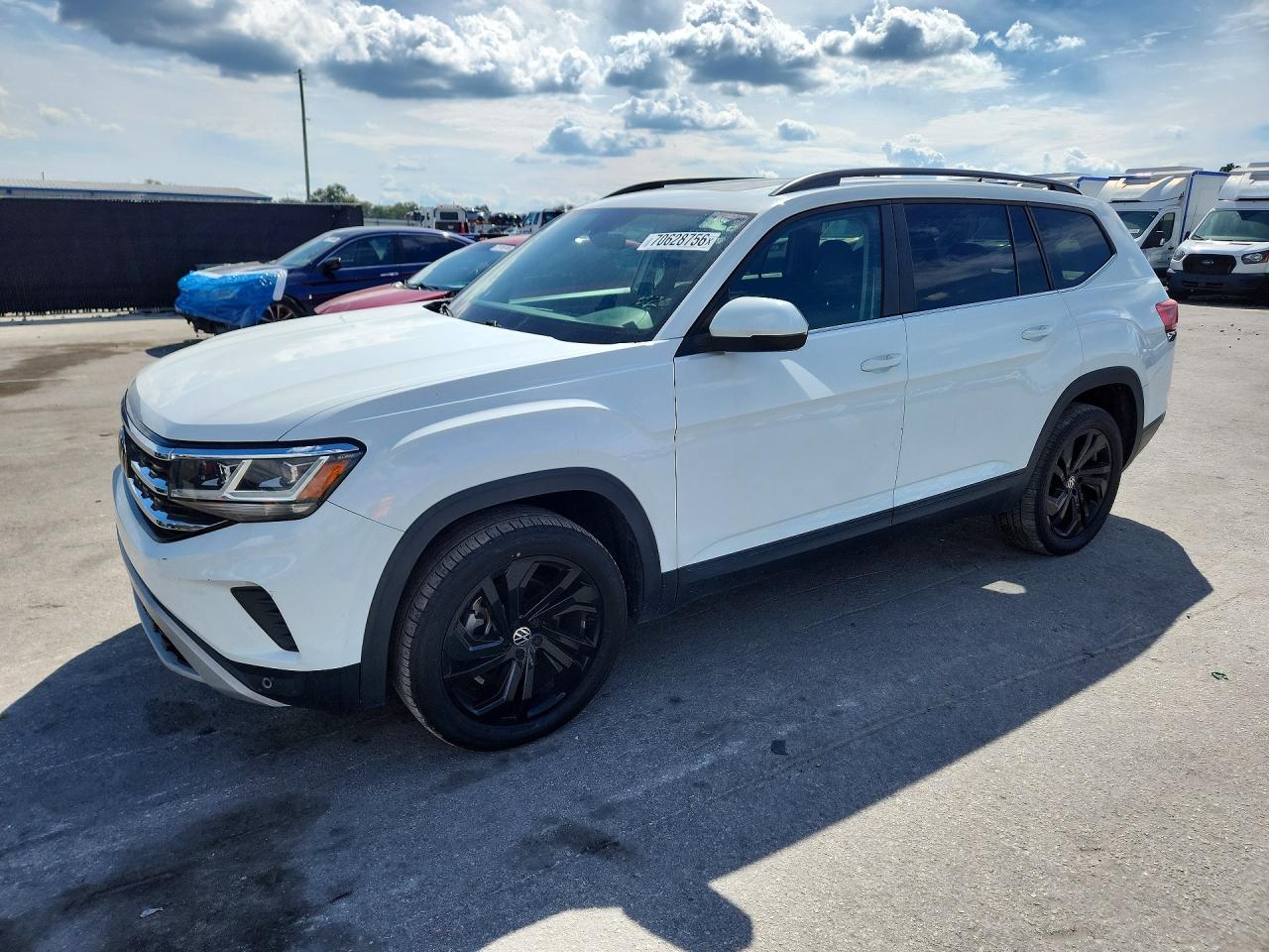 2022 VOLKSWAGEN ATLAS SE w/ Tech — Front 3/4