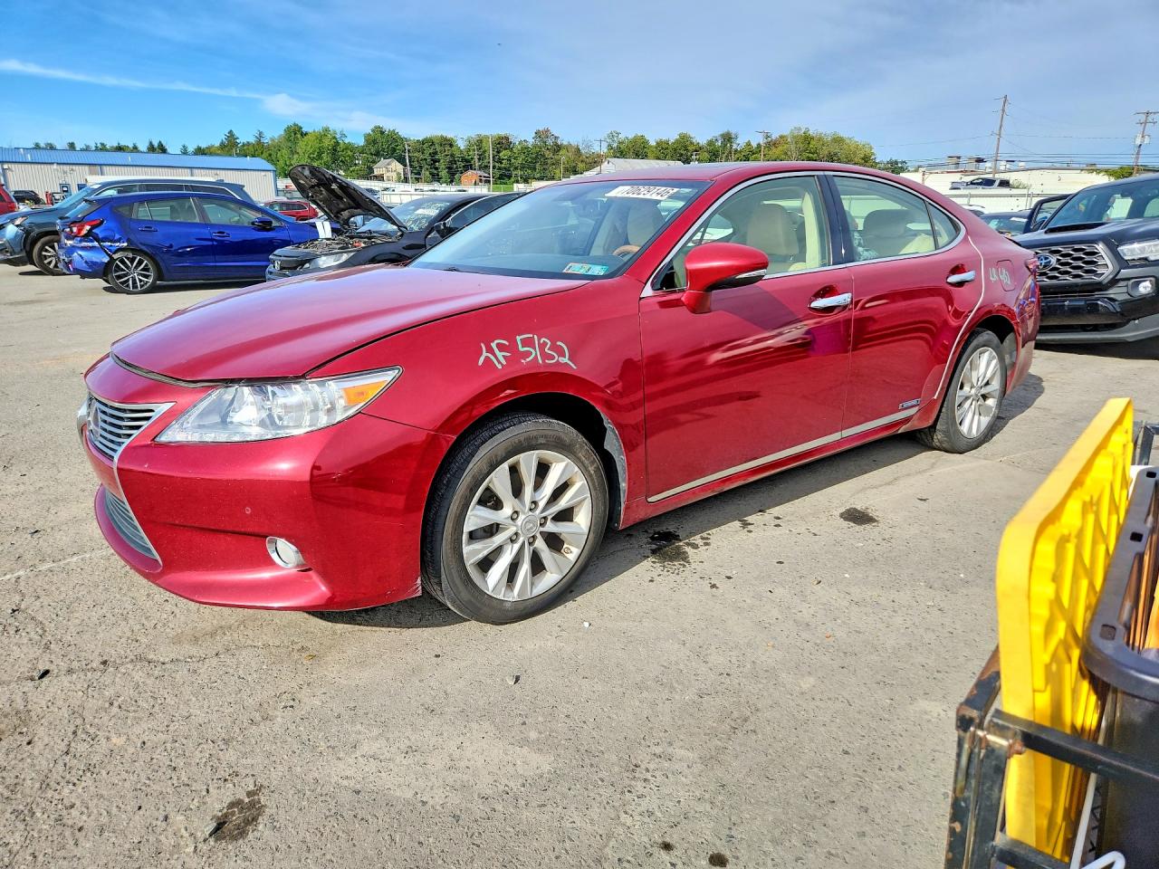2013 LEXUS ES 300h — Front 3/4