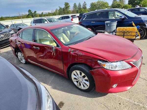 2013 LEXUS ES 300h — Passenger 3/4