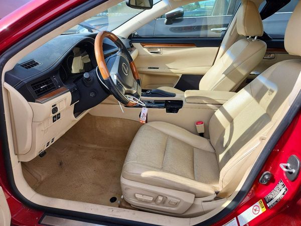 2013 LEXUS ES 300h — DENT
