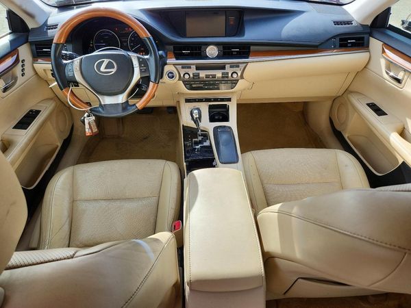 2013 LEXUS ES 300h — CKPT