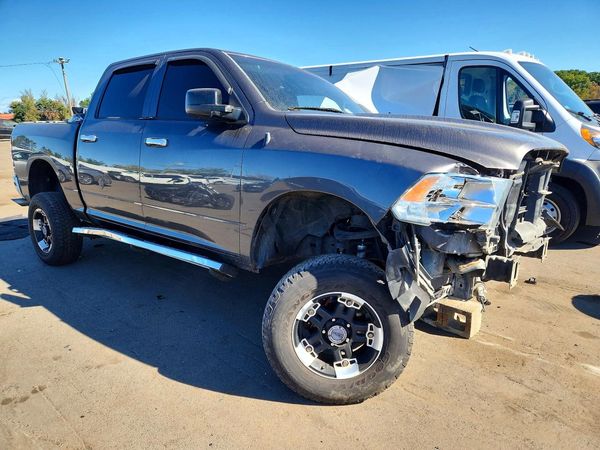 2016 RAM 1500 SLT — Passenger 3/4