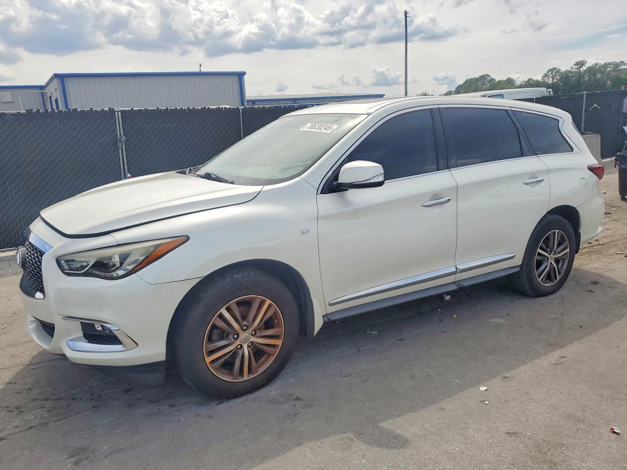 2017 INFINITI QX60 — Front 3/4