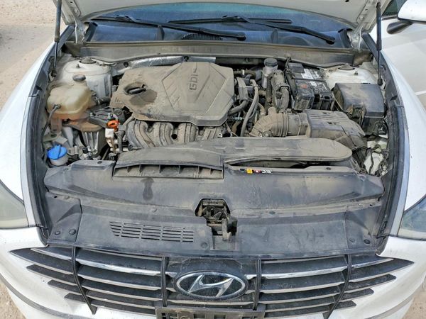 2022 HYUNDAI SONATA SE — Engine bay