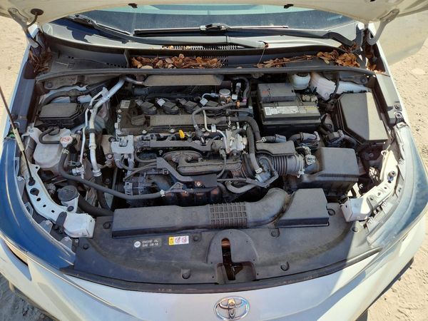 2021 TOYOTA COROLLA SE, CVT — Engine bay