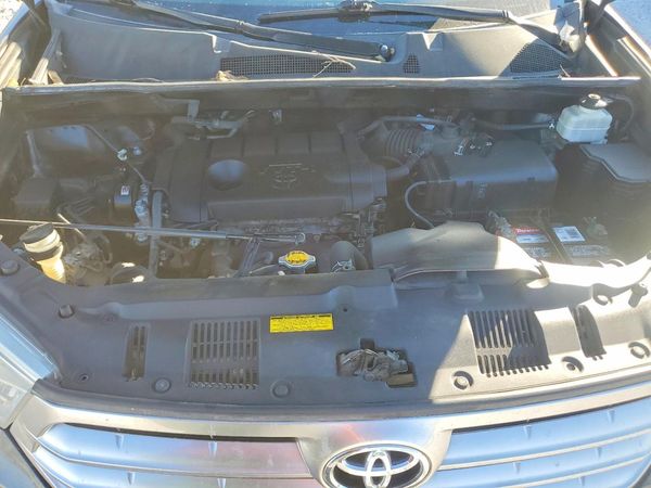 2013 TOYOTA HIGHLANDER Base/Hybrid — Engine bay