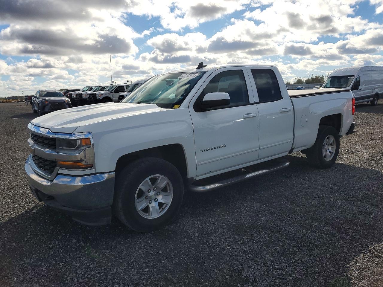2019 CHEVROLET SILVERADO LT — Front 3/4