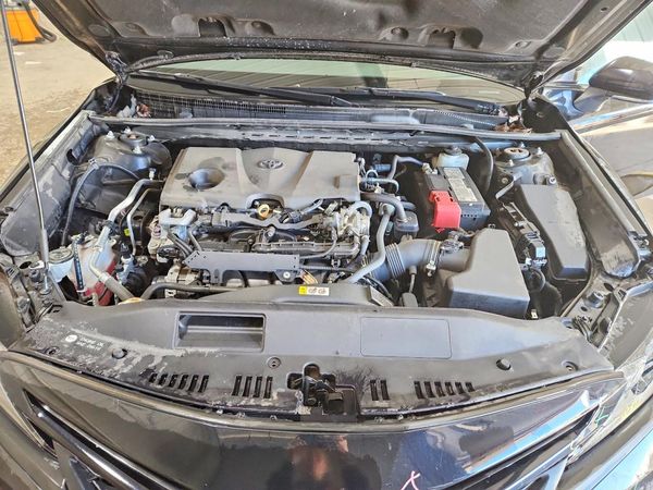 2022 TOYOTA CAMRY SE — Engine bay