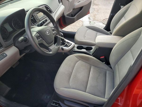 2017 HYUNDAI ELANTRA SE Base — DENT