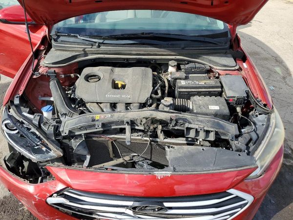 2017 HYUNDAI ELANTRA SE Base — Engine bay