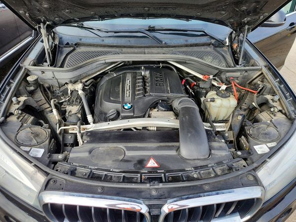 2016 BMW X5 xDrive35i — Engine bay