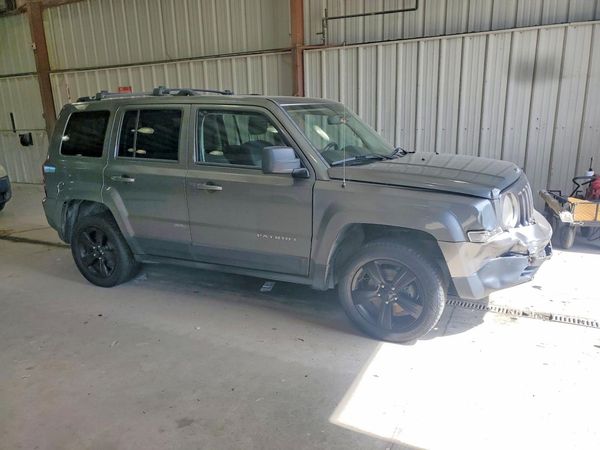2012 JEEP PATRIOT Latitude — Passenger 3/4
