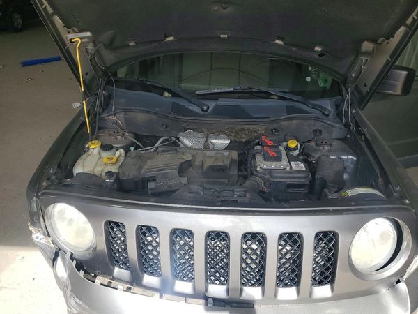 2012 JEEP PATRIOT Latitude — Engine bay